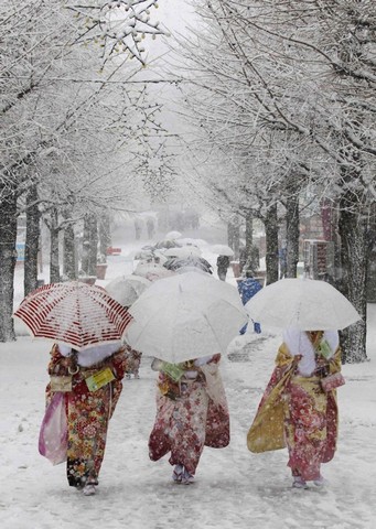 زنان کیمونو پوش ژاپنی