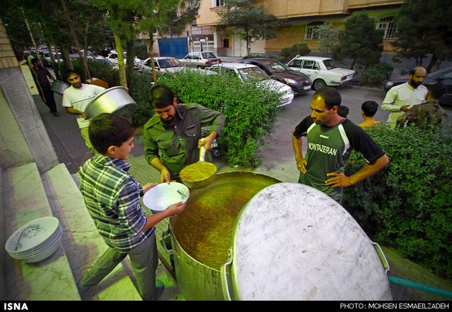 سفره‌ ی افطار در مشهد (عکس)