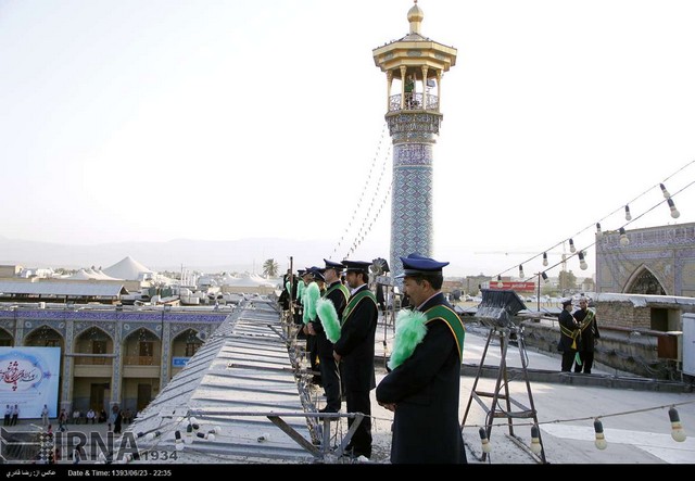 شست و شوی گنبد حرم شاهچراغ (عکس)