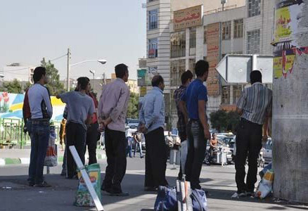 ایجاد شغل با ساختار اقتصادی فعلی ممکن نیست/وعده کارانه 250 هزار تومانی، استفاده از بدبختی مردم است