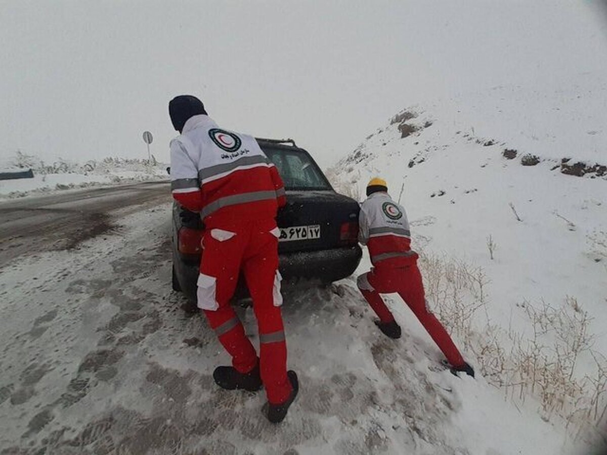 ۲۰ هزار نفر در برف و باران گرفتار شدند