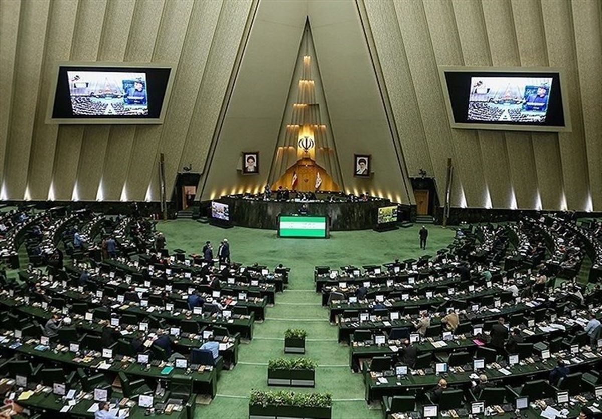 طرح جدید مجلس برای مجازات اظهار نظر افراد مشهور پیش از مقامات رسمی/ ۱۰ تا ۱۵ سال حبس، جزای نقدی و ۵ تا ۱۰ سال محرومیت از حقوق اجتماعی