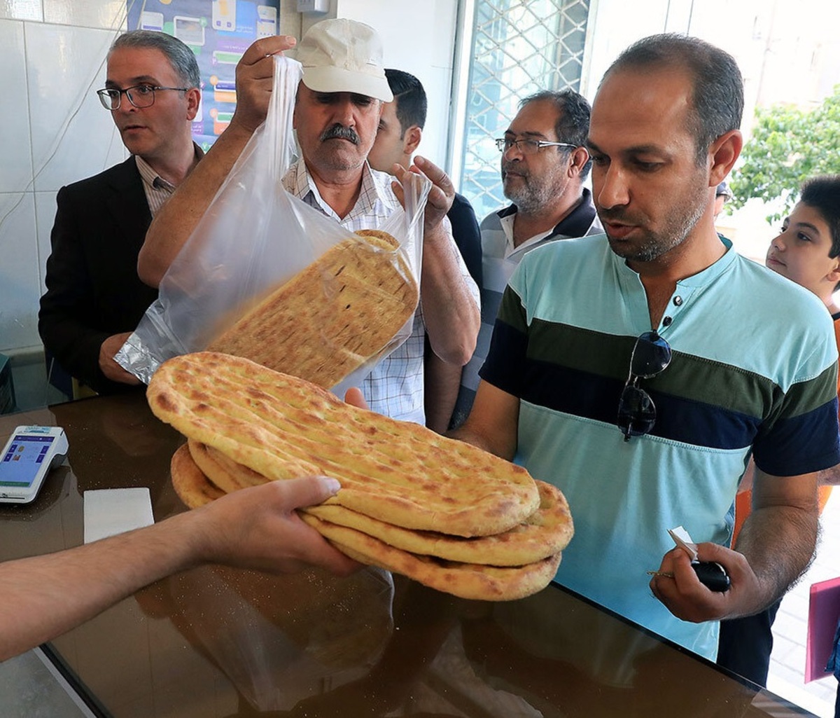 مشاور وزیر اقتصاد: هیچگونه محدودیتی در خرید نان برای مردم وجود ندارد