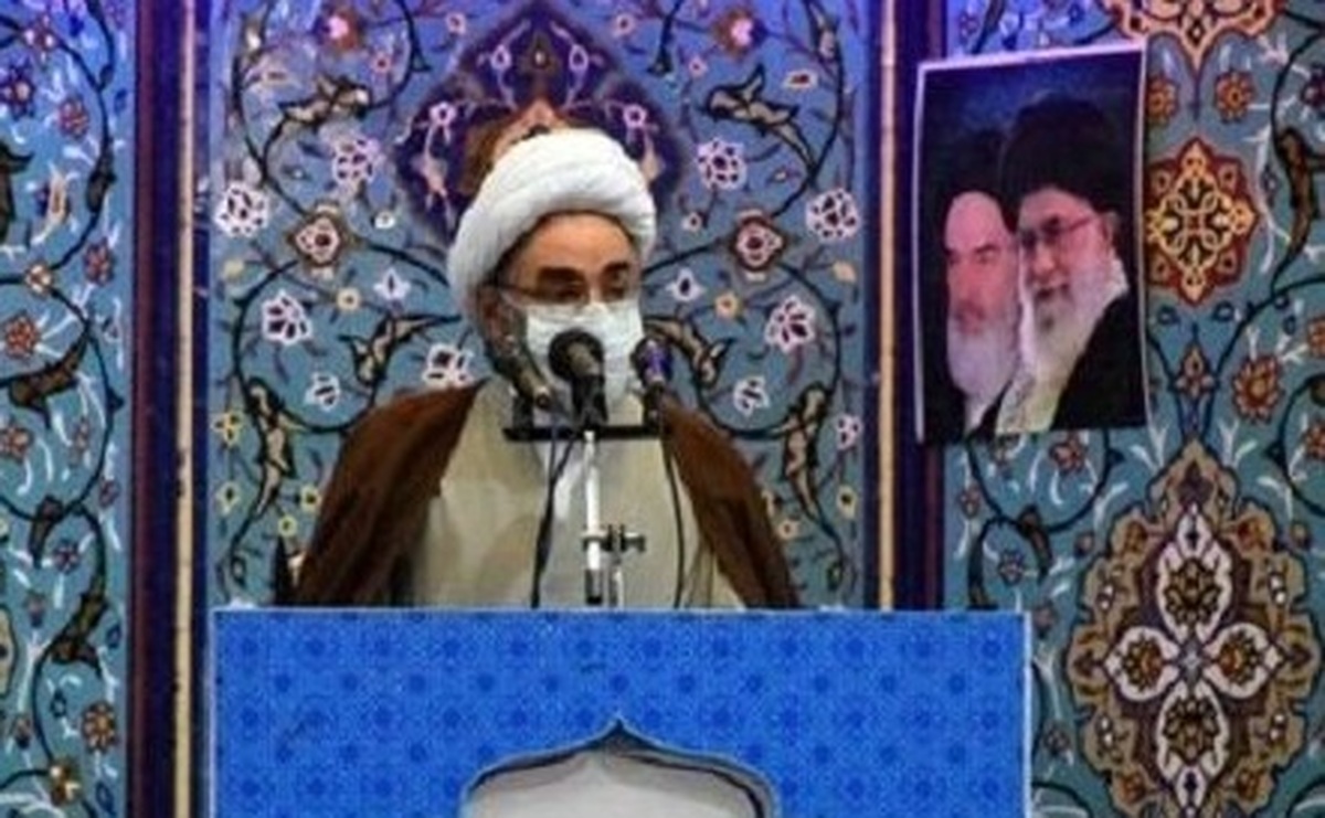 امام جمعه رشت: دشمنان می خواستند دلار را تا ۵۰ هزار تومان بالا ببرند، اما دولت بازار را مدیریت کرد